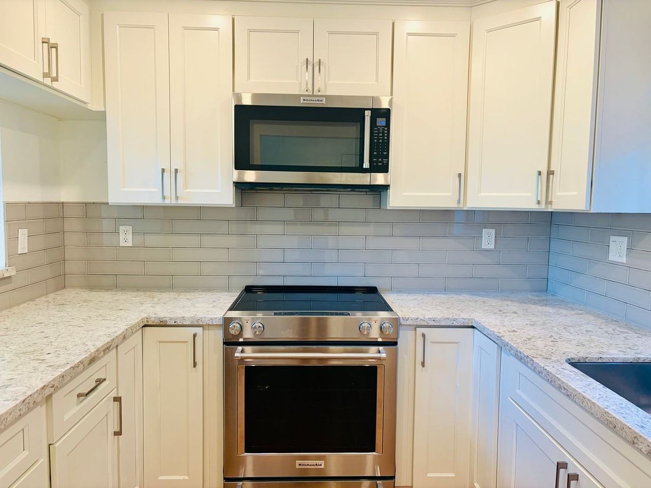 258 Sandpiper Ct - Photo 2 of 38