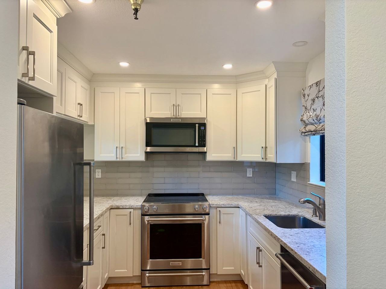 258 Sandpiper Ct - Photo 3 of 38