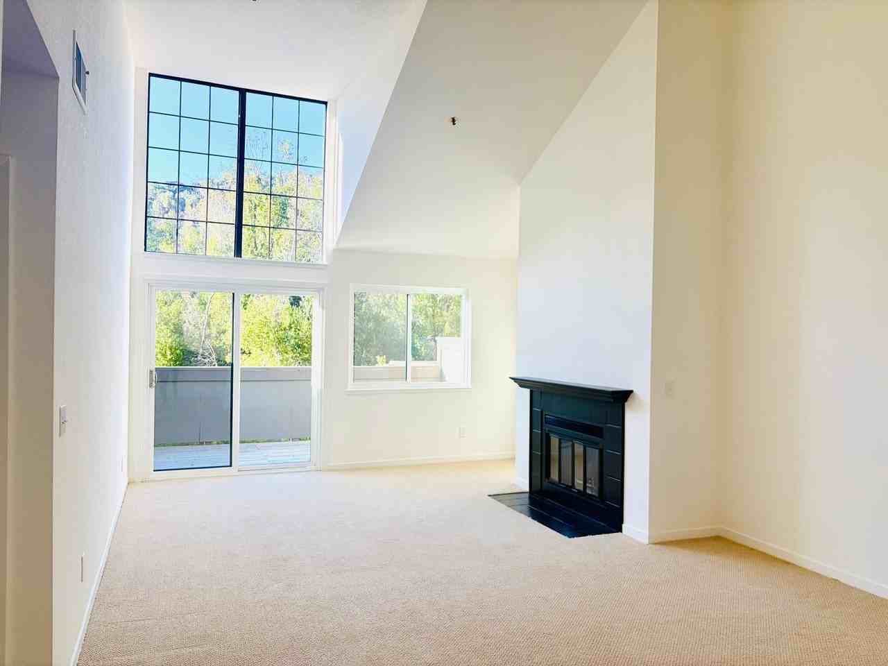 258 Sandpiper Ct - Photo 4 of 38