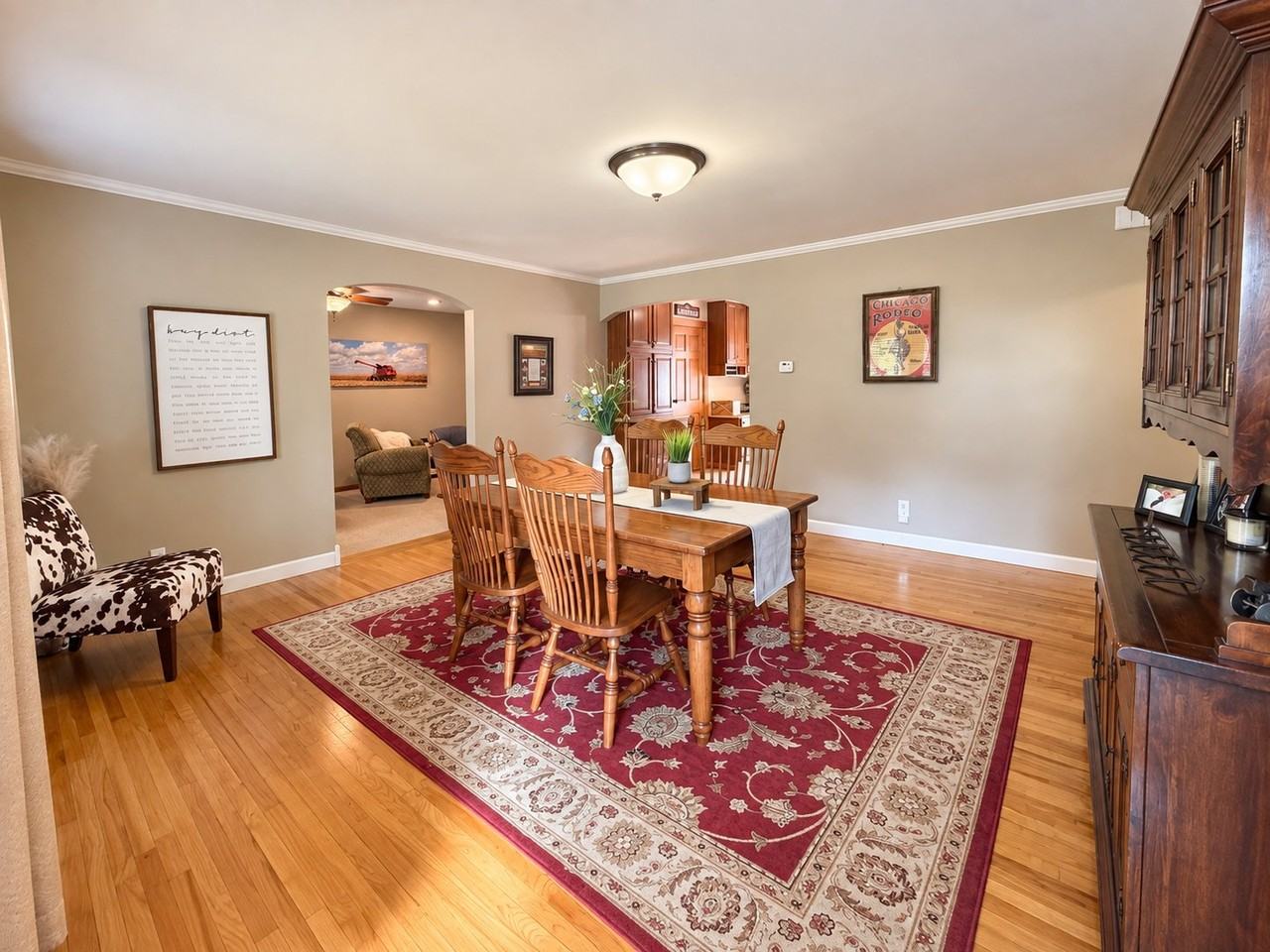 327 W Poplar St - Photo 5 of 20