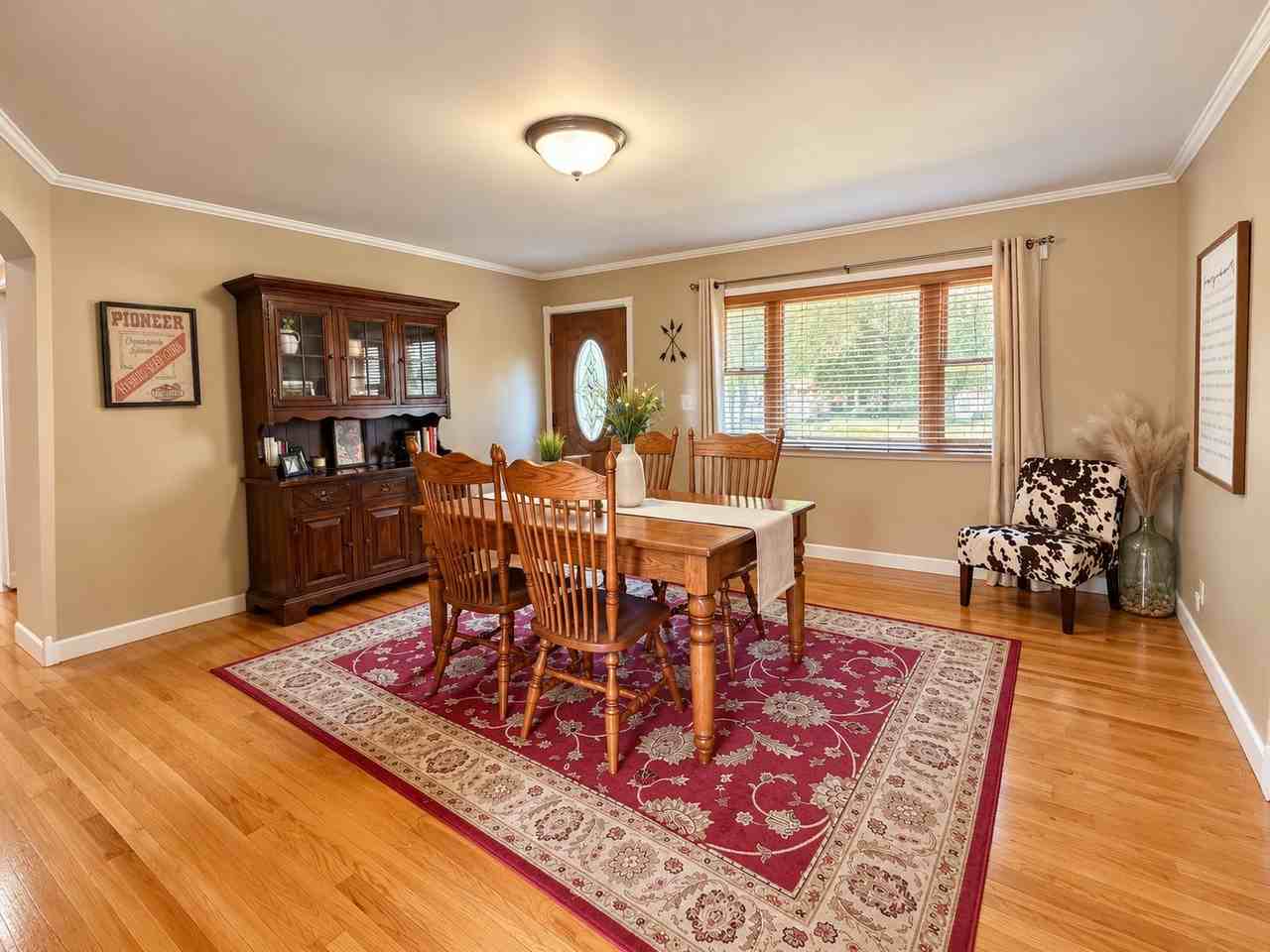 327 W Poplar St - Photo 6 of 20