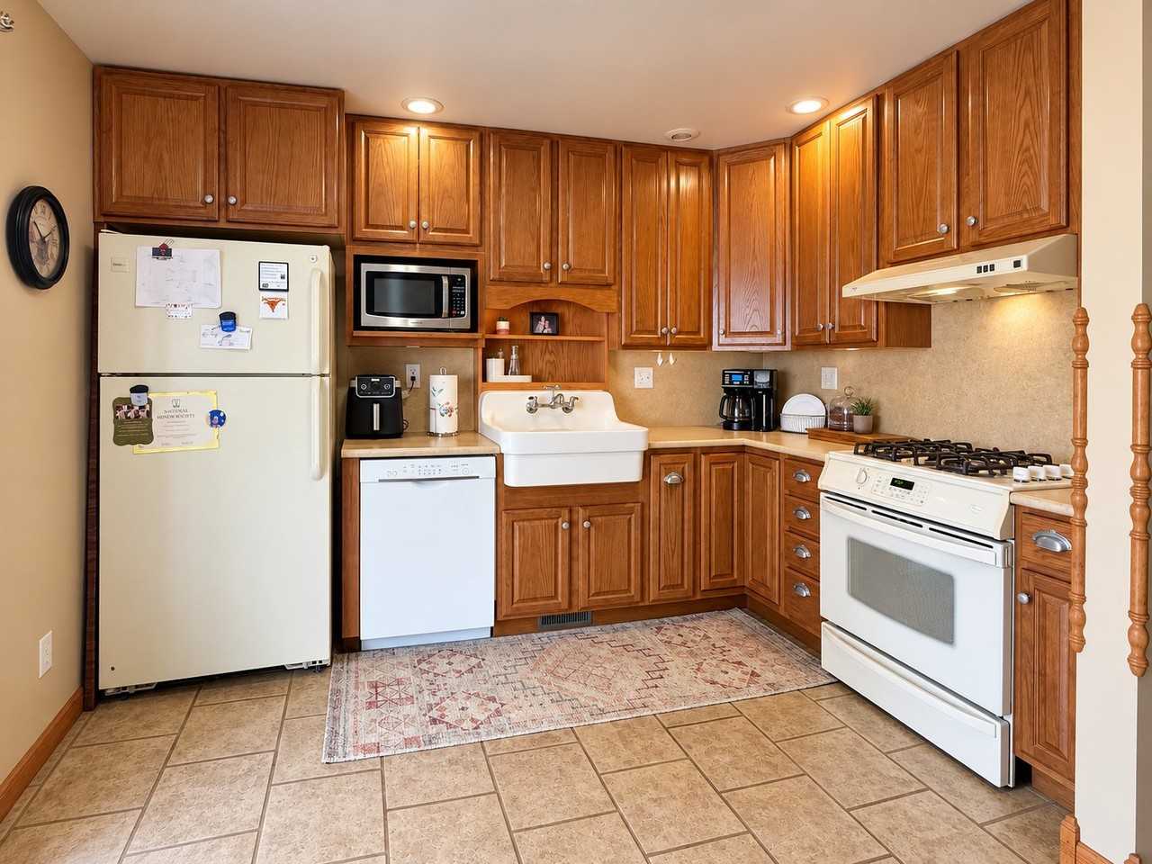 327 W Poplar St - Photo 7 of 20