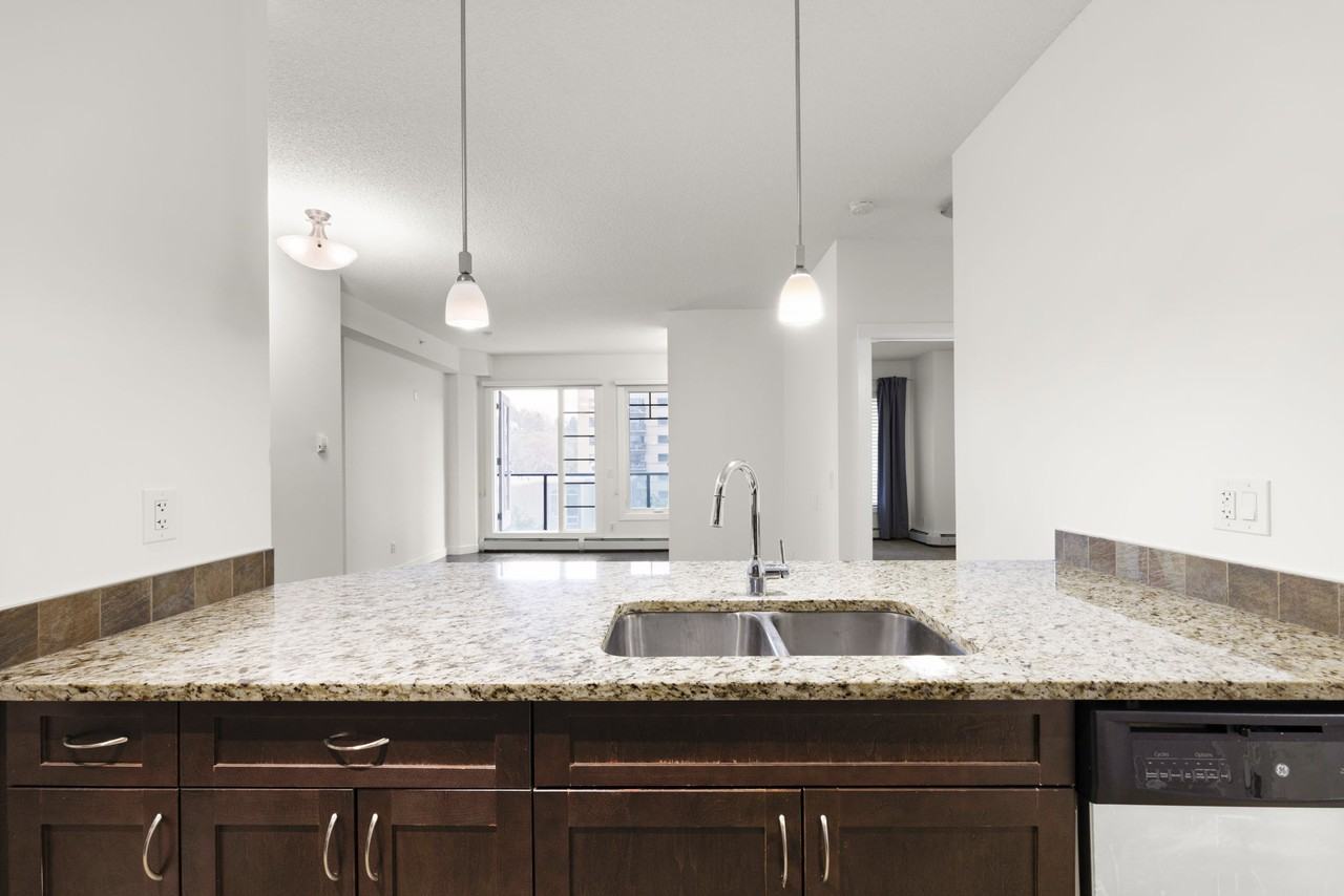 108 25 Ave Sw - Photo 2 of 16