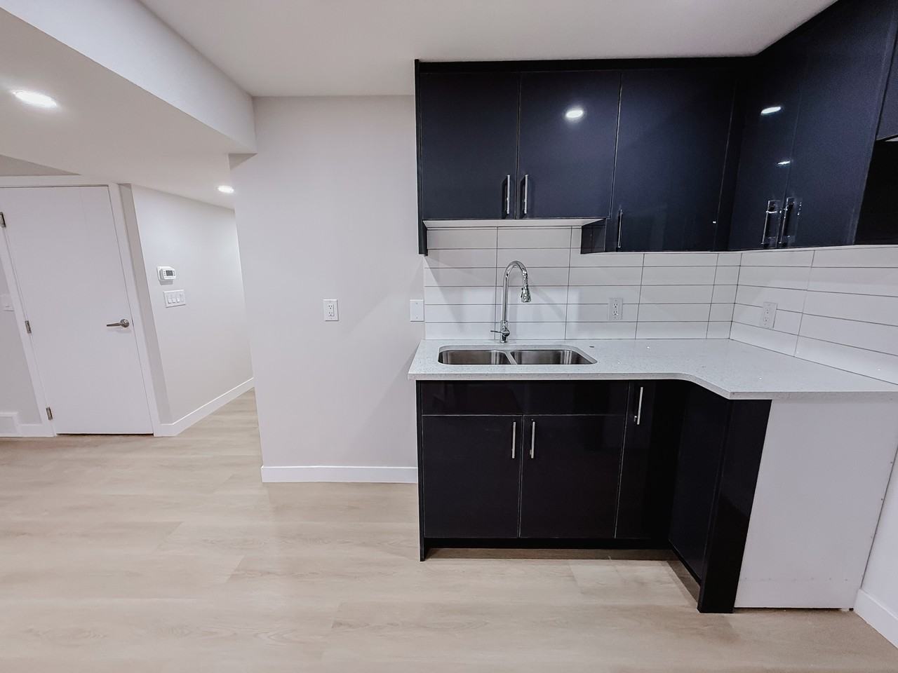 612 56 Ave Sw - Photo 2 of 16