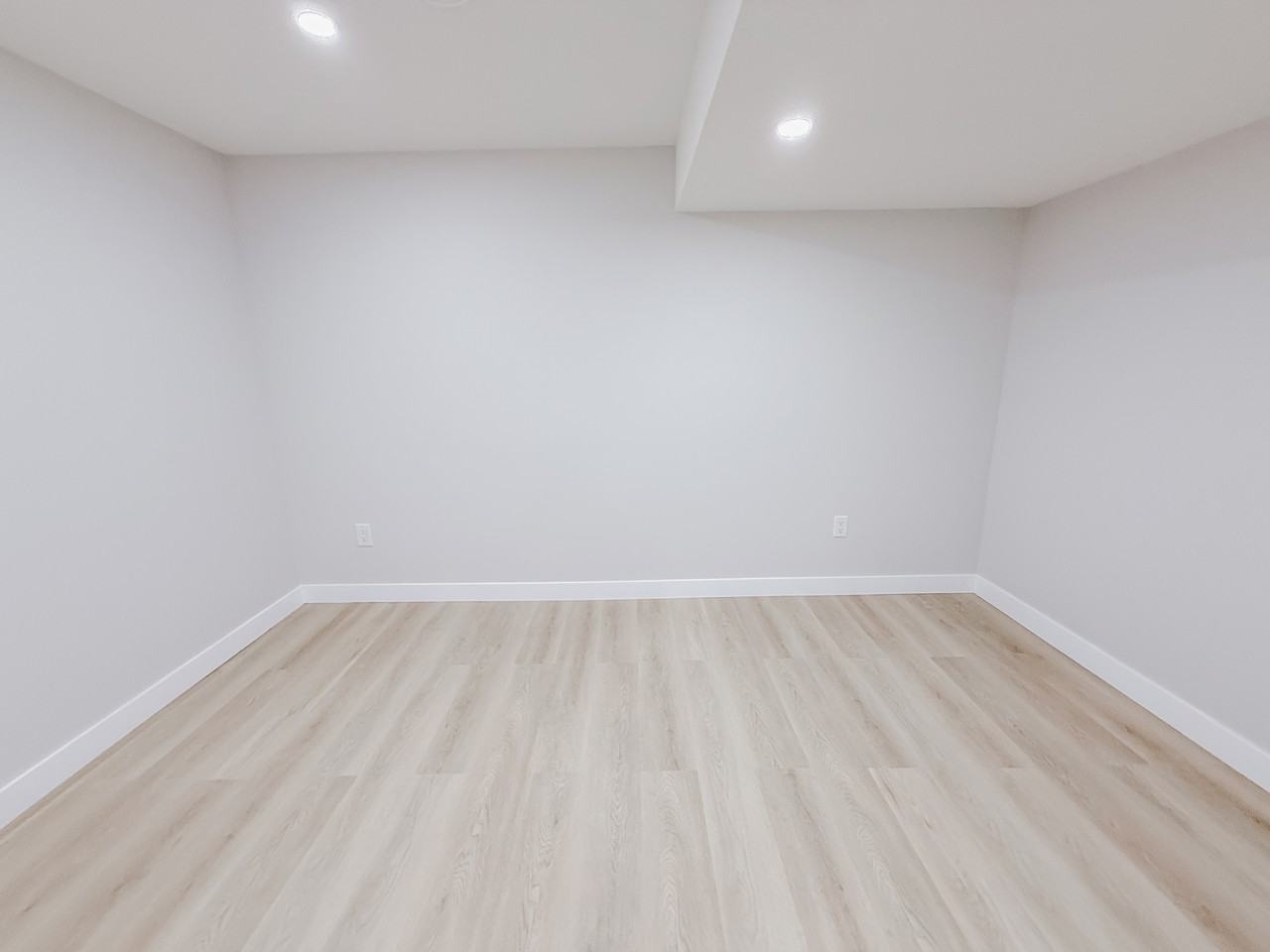 614 56 Ave Sw - Photo 3 of 20