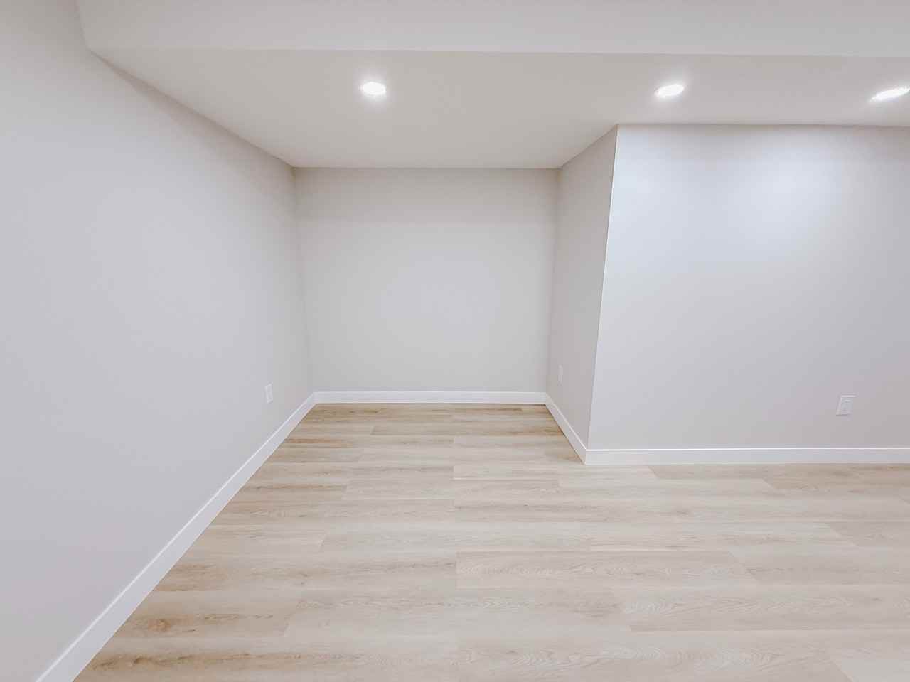 614 56 Ave Sw - Photo 4 of 20