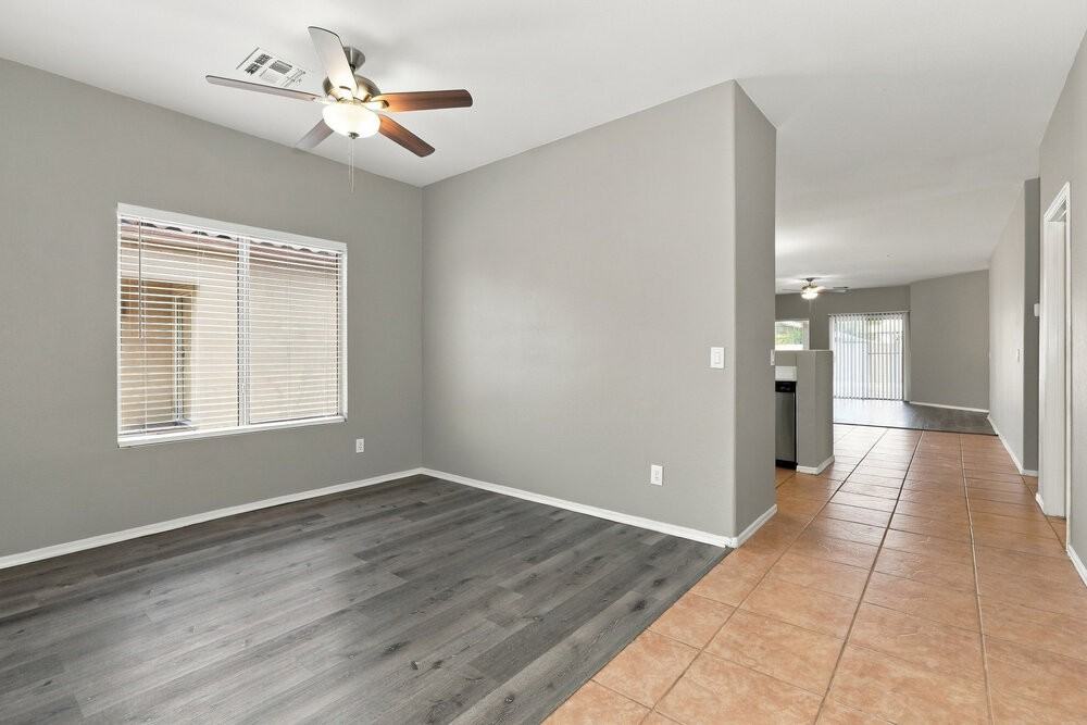 30225 N Royal Oak Way - Photo 3 of 16
