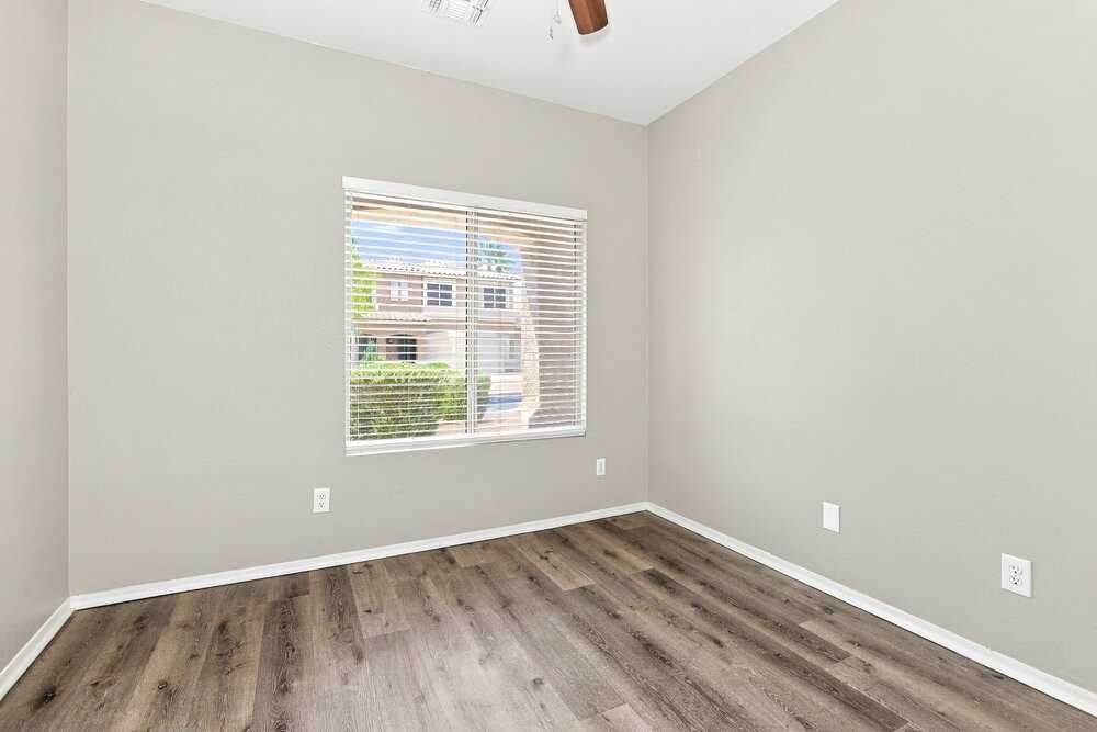 30225 N Royal Oak Way - Photo 4 of 16