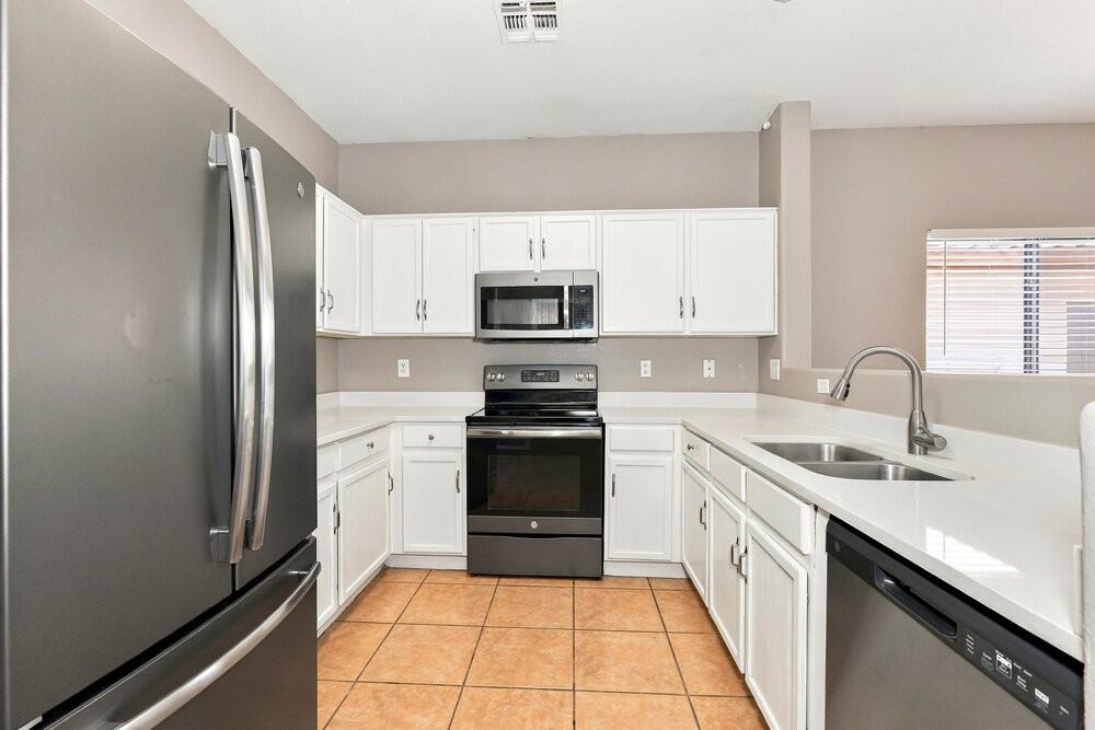 30225 N Royal Oak Way - Photo 5 of 16