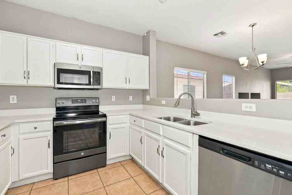30225 N Royal Oak Way - Photo 6 of 16