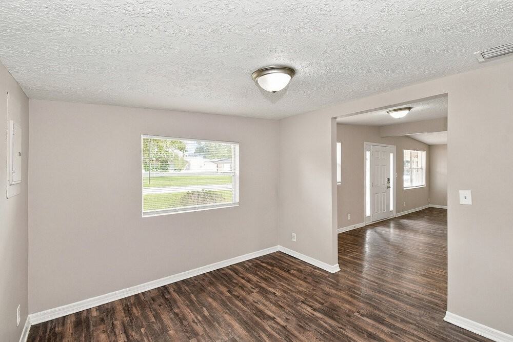 3018 Carrevero Dr W - Photo 5 of 16