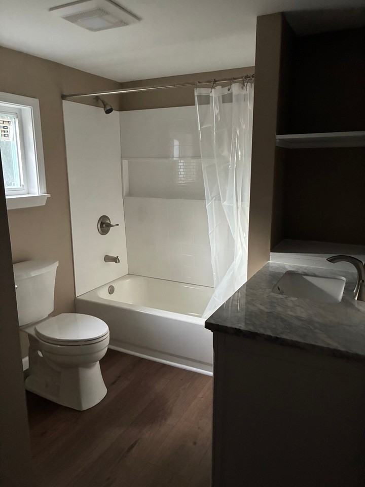 2114 Airline Dr - Photo 2 of 10