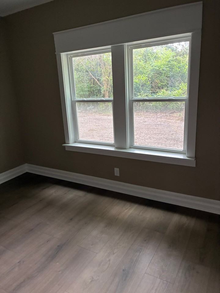 2114 Airline Dr - Photo 3 of 10