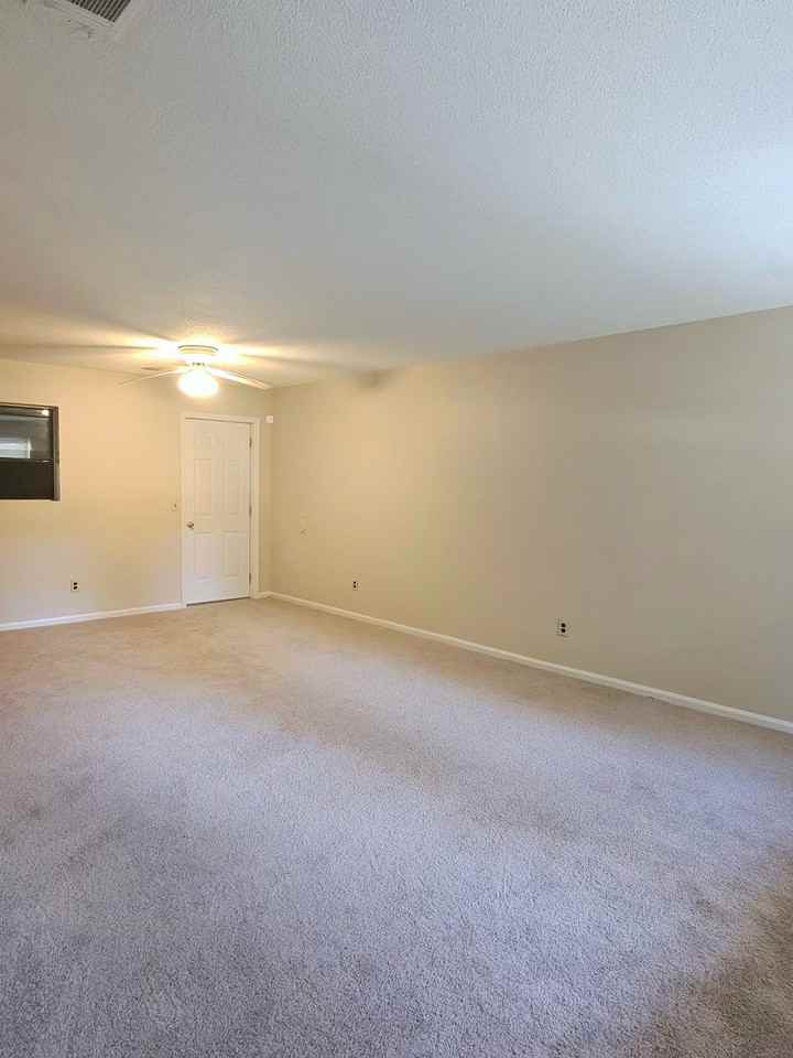 130 Pointe South Dr - Photo 2 of 12