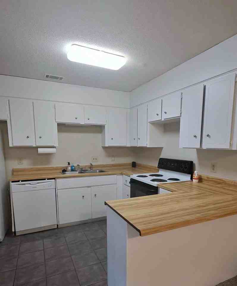 130 Pointe South Dr - Photo 3 of 12