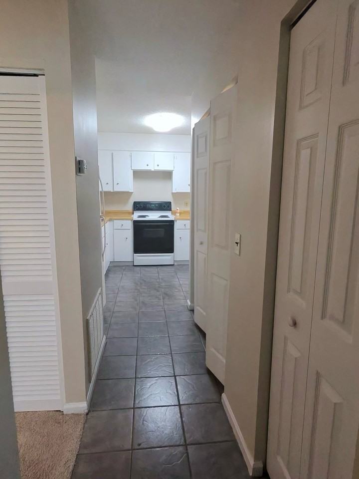 130 Pointe South Dr - Photo 4 of 12