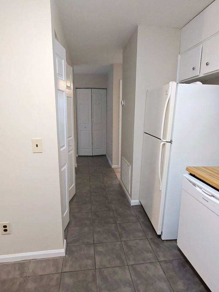 130 Pointe South Dr - Photo 5 of 12