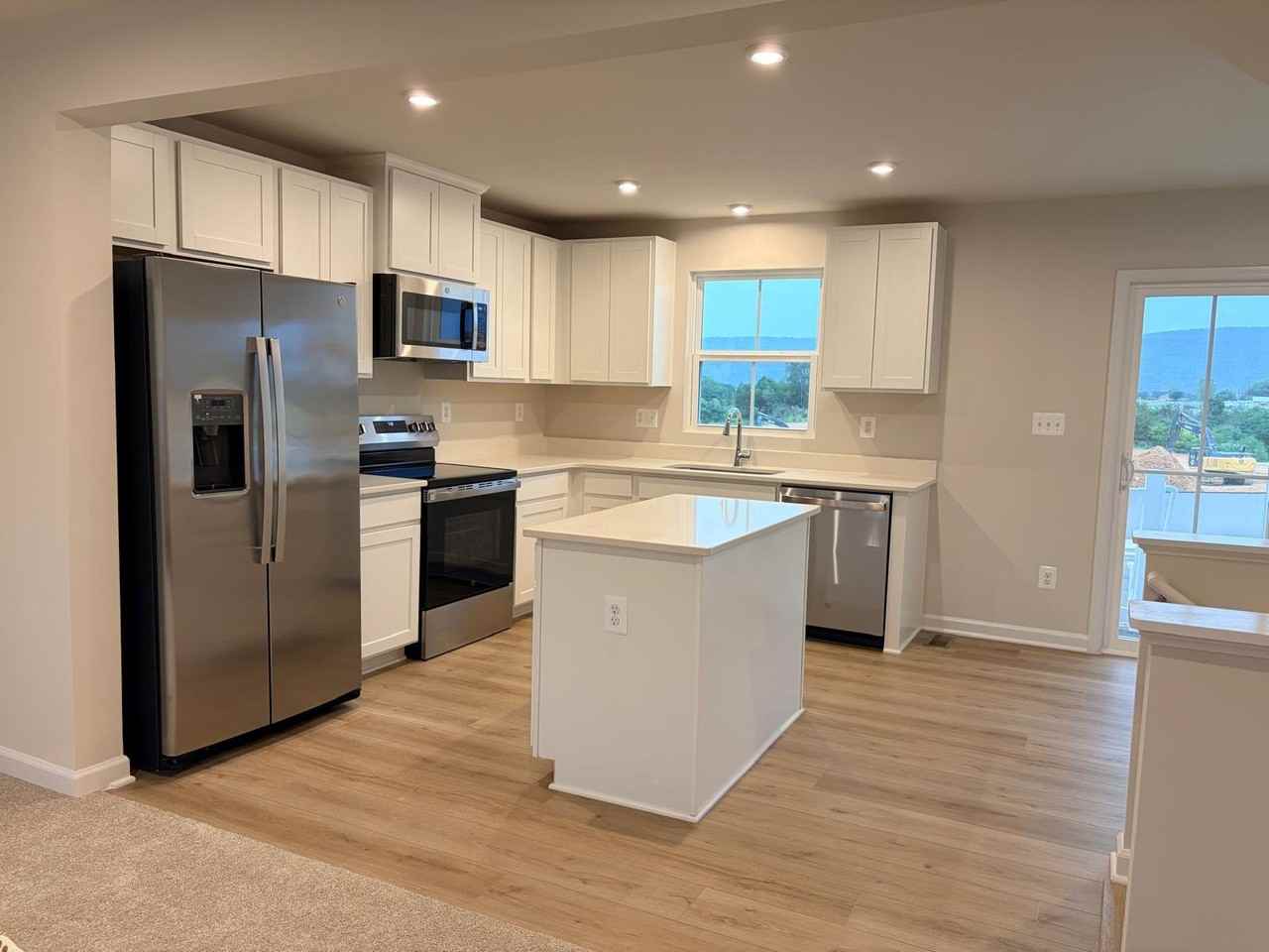 761 Hisey Ave - Photo 3 of 5