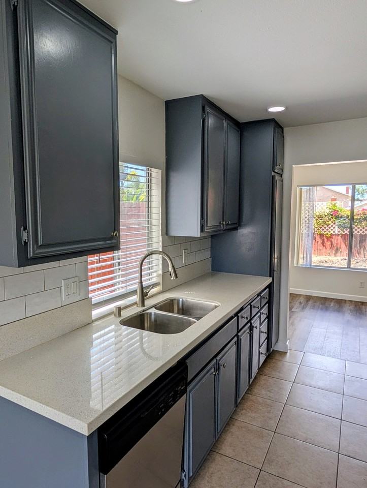 11242 Nalco St - Photo 4 of 18