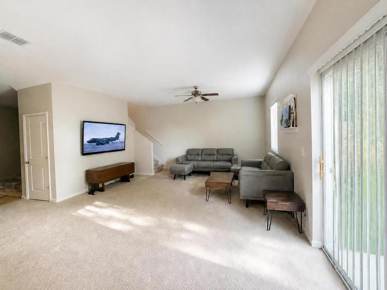 1021 Margot Ln - Photo 5 of 17