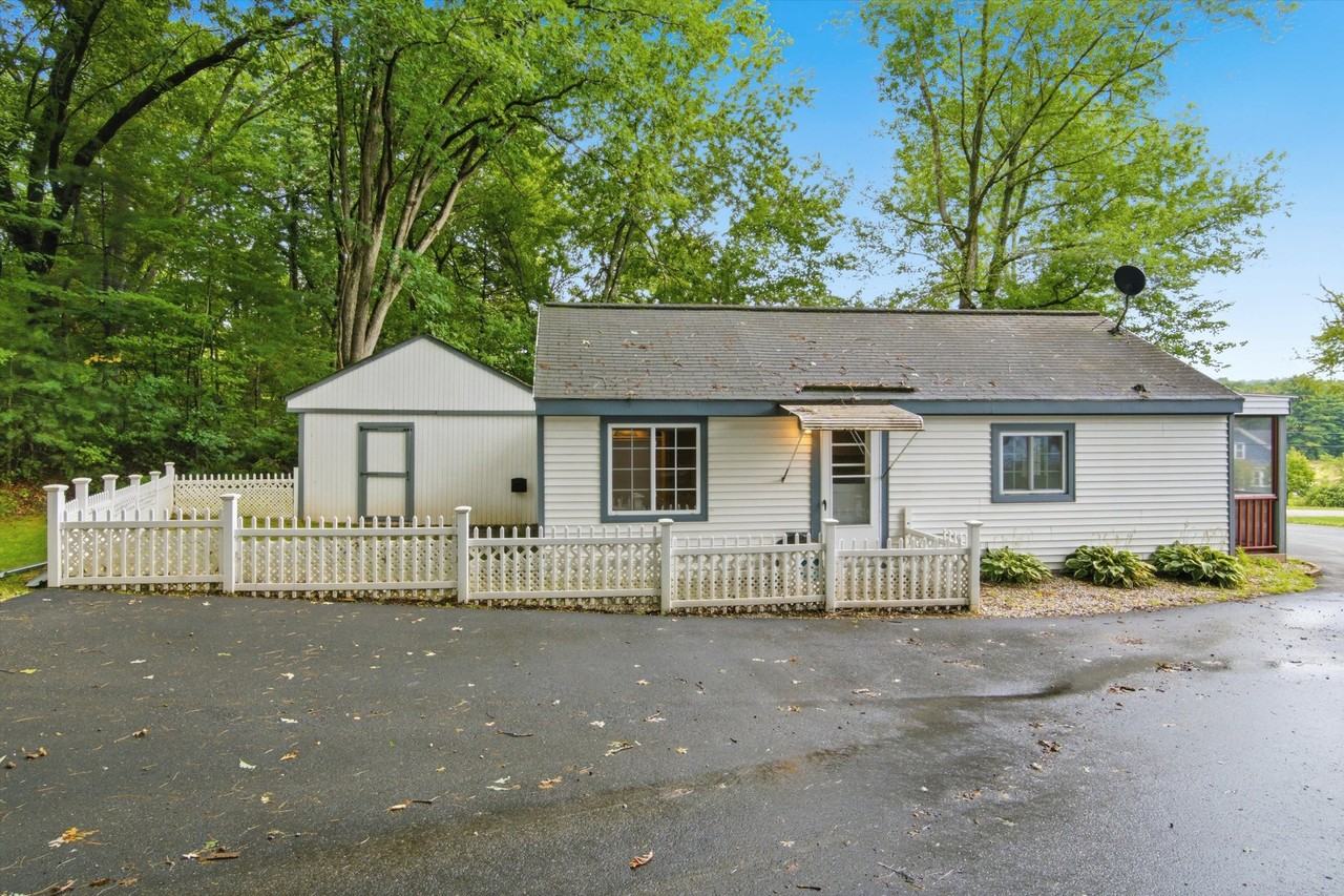 184 Buck St #B - Photo 2 of 12
