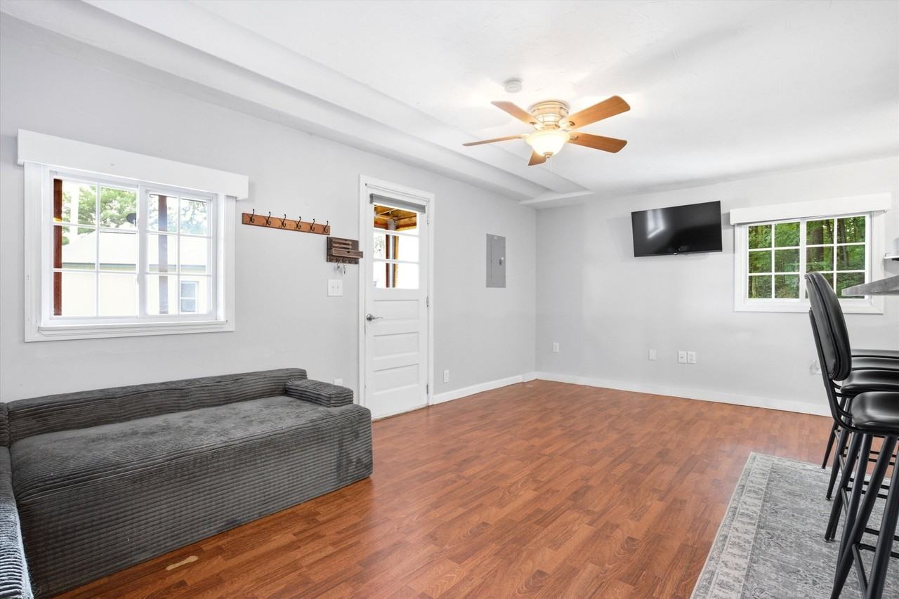 184 Buck St #B - Photo 5 of 12