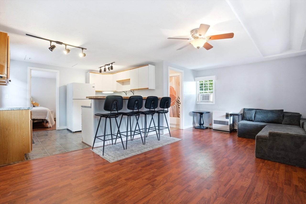 184 Buck St #B - Photo 7 of 12