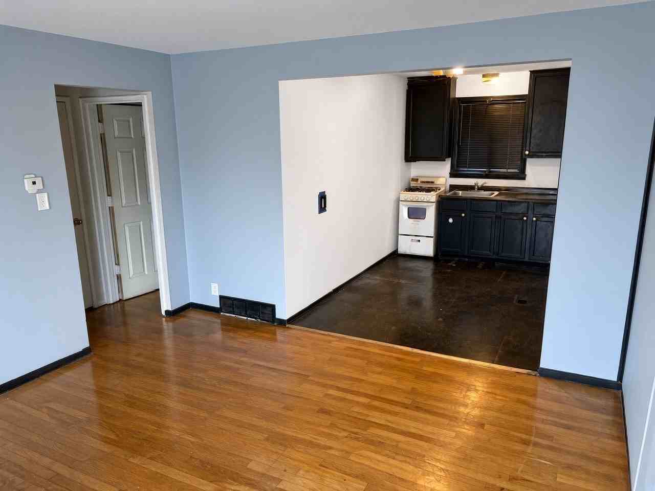 16666-70 Miles St - Photo 2 of 6