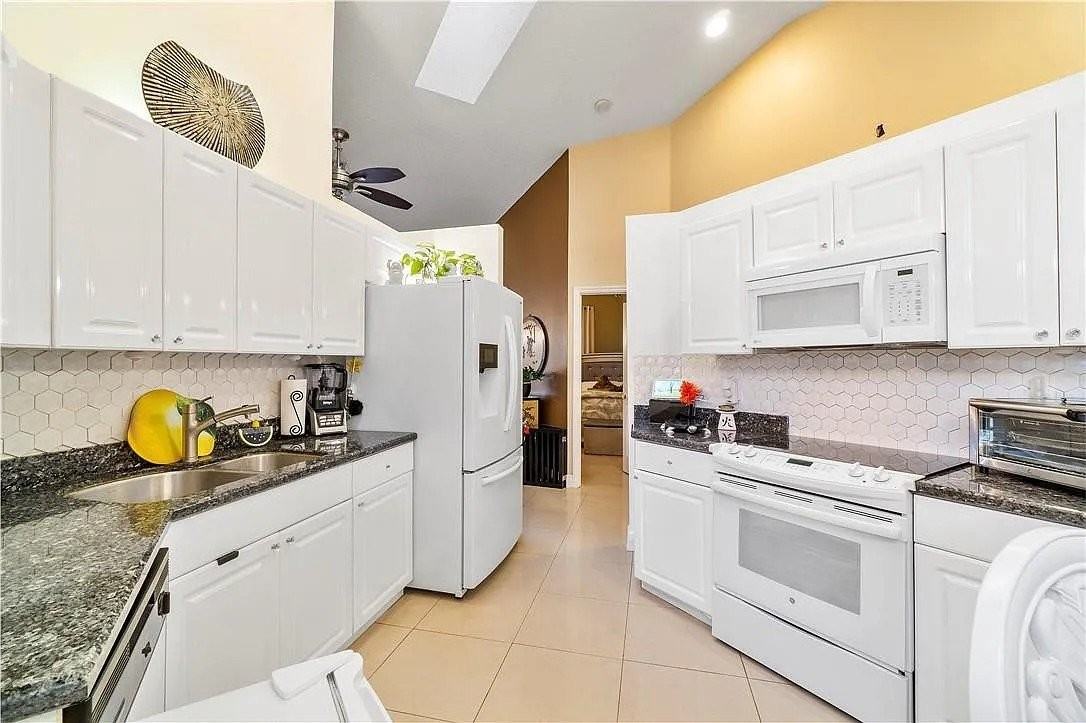 8583 Jade Dr #8583 - Photo 6 of 18