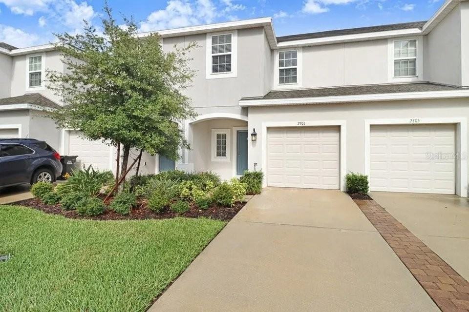 2301 Alee Ln - Photo 3 of 32