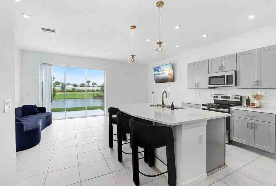 2301 Alee Ln - Photo 5 of 32