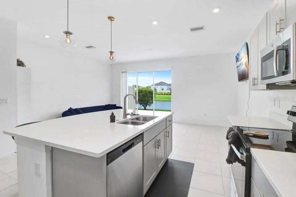 2301 Alee Ln - Photo 6 of 32