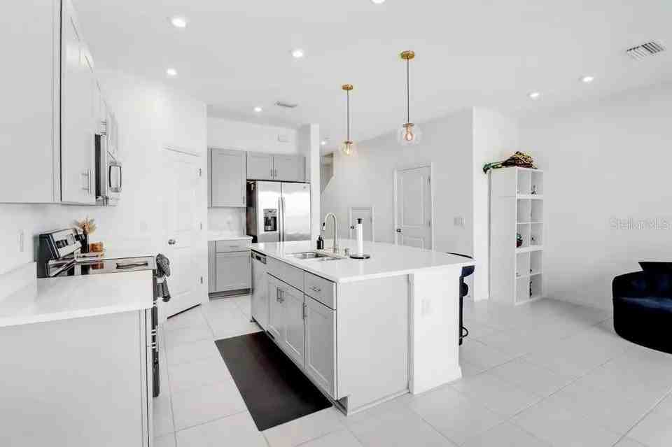 2301 Alee Ln - Photo 7 of 32