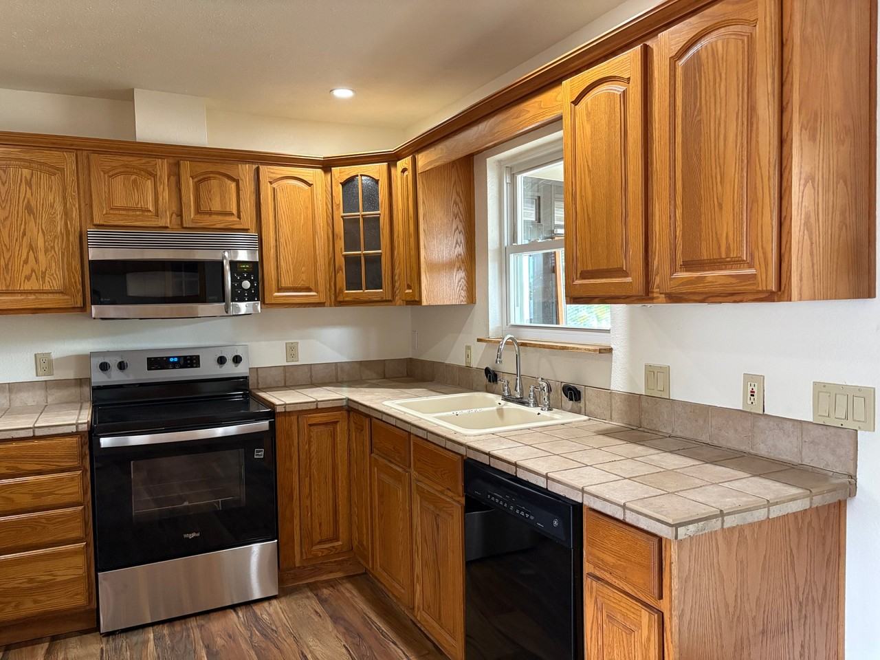 1208 Sycamore Dr - Photo 2 of 17