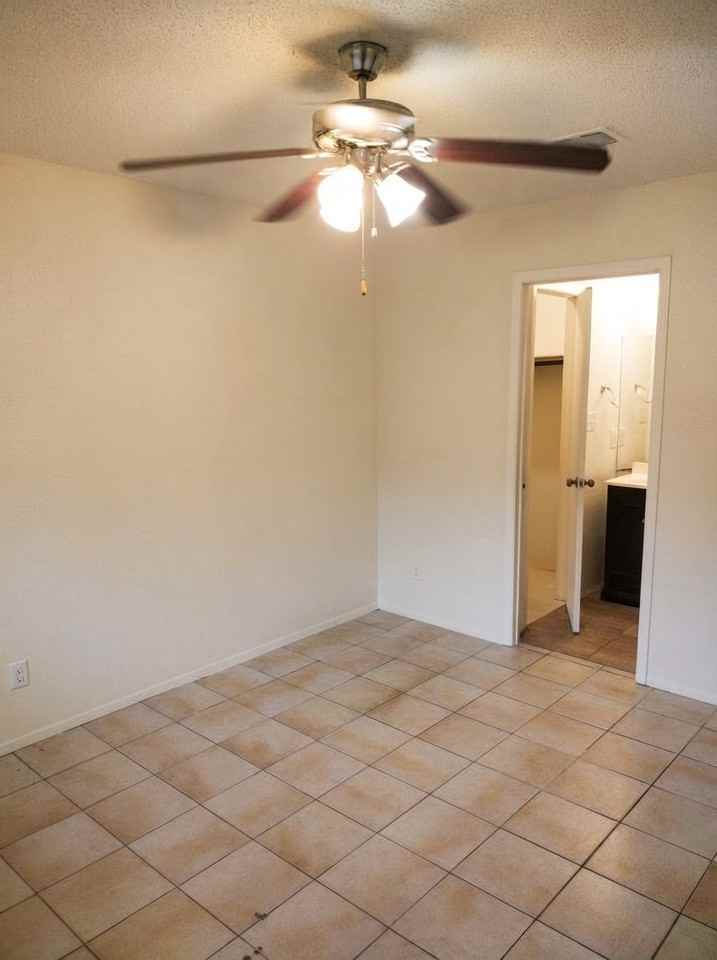 1001 Bird Creek Dr #B - Photo 4 of 8