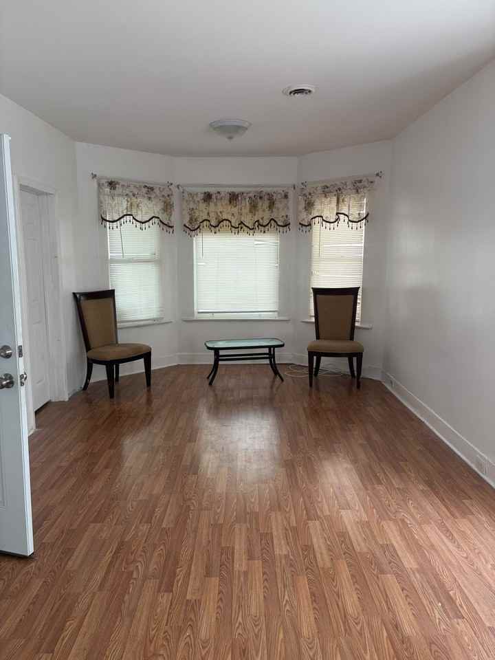 836 Maplewood Ave #2ndFL - Photo 3 of 16