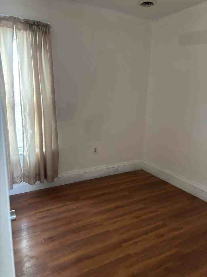 836 Maplewood Ave #2ndFL - Photo 5 of 16