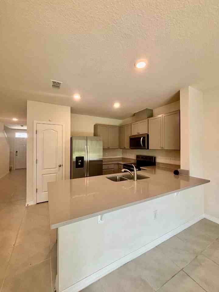 2915 Canary Ave - Photo 3 of 20