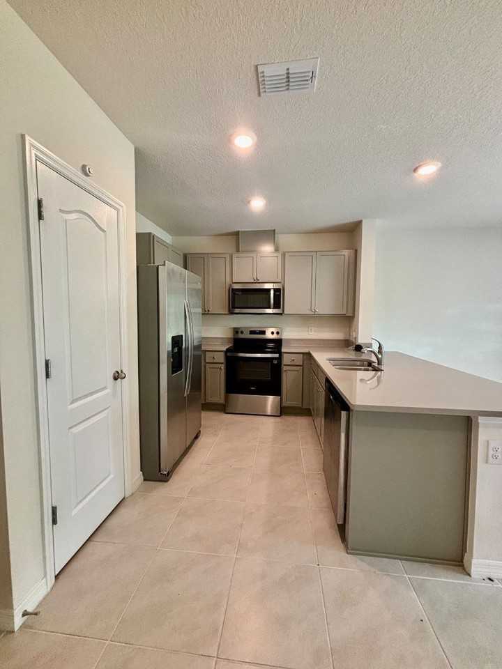2915 Canary Ave - Photo 4 of 20