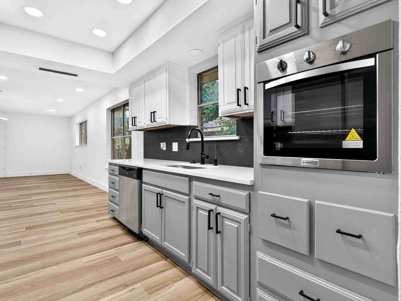 1109 Wood Creek Cir - Photo 3 of 20
