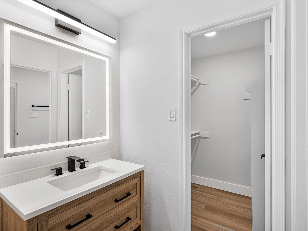 1109 Wood Creek Cir - Photo 4 of 20