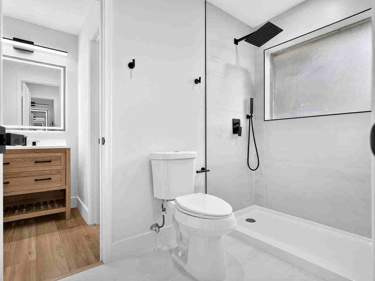 1109 Wood Creek Cir - Photo 6 of 20