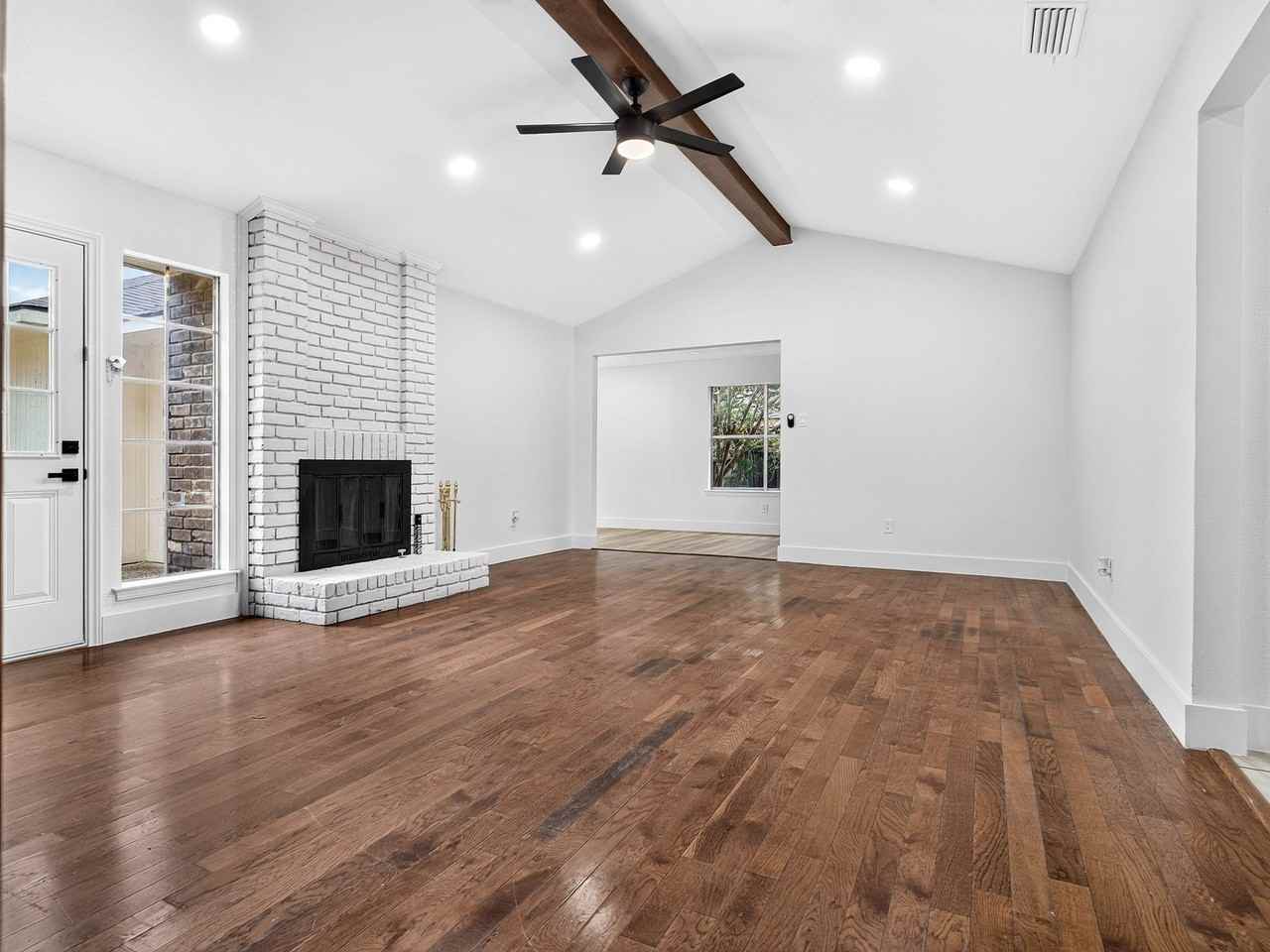 1109 Wood Creek Cir - Photo 7 of 20