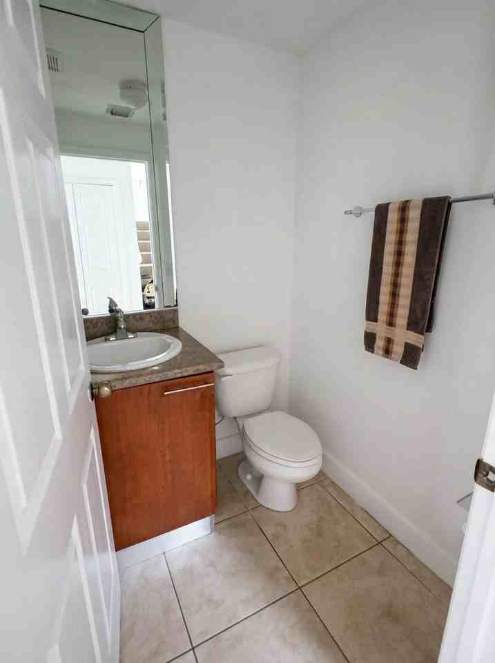 7479 Nw 178th Ter - Photo 4 of 14