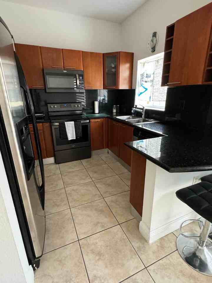 7479 Nw 178th Ter - Photo 5 of 14