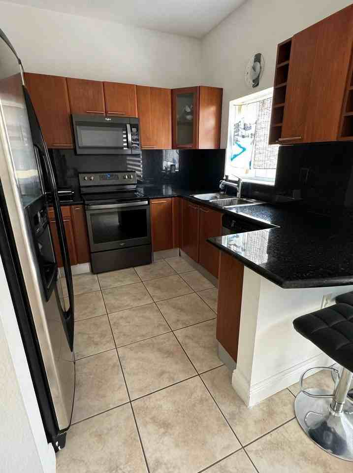 7479 Nw 178th Ter - Photo 6 of 14