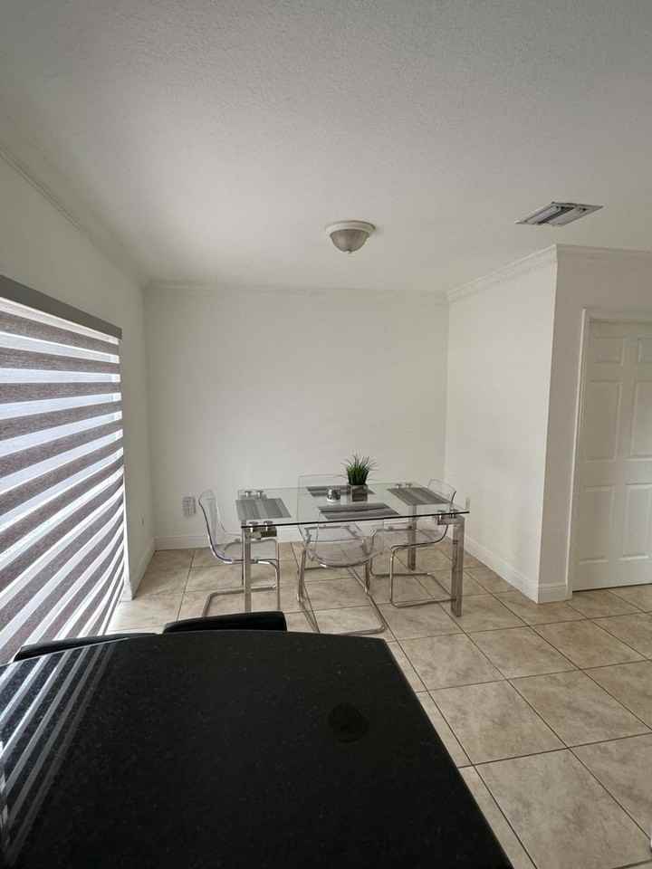 7479 Nw 178th Ter - Photo 7 of 14