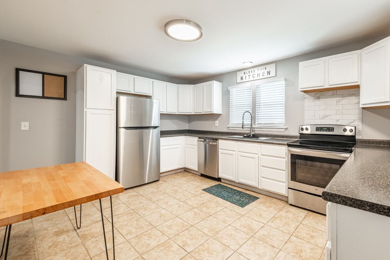 941 S 3rd St - Photo 4 of 16