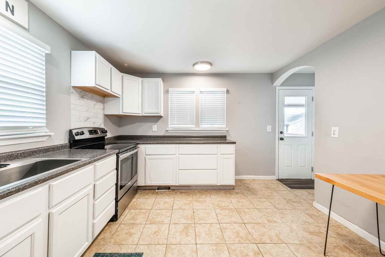 941 S 3rd St - Photo 5 of 16