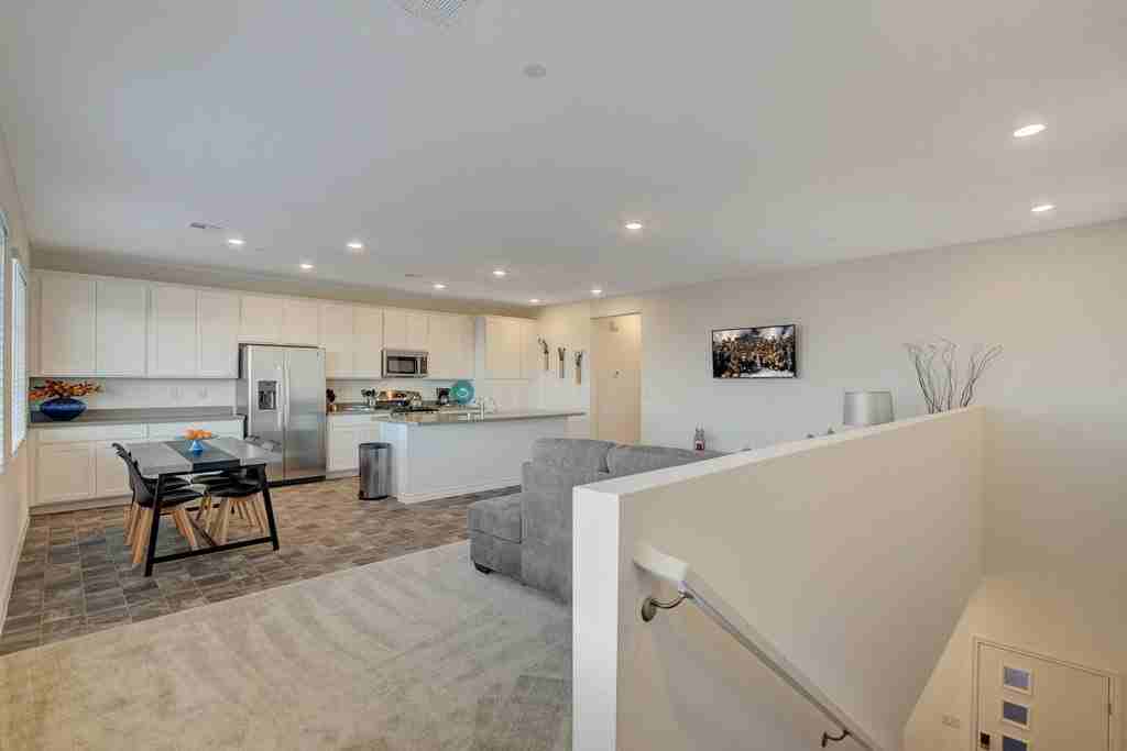 226 White Crest Peak Ave #A - Photo 5 of 10